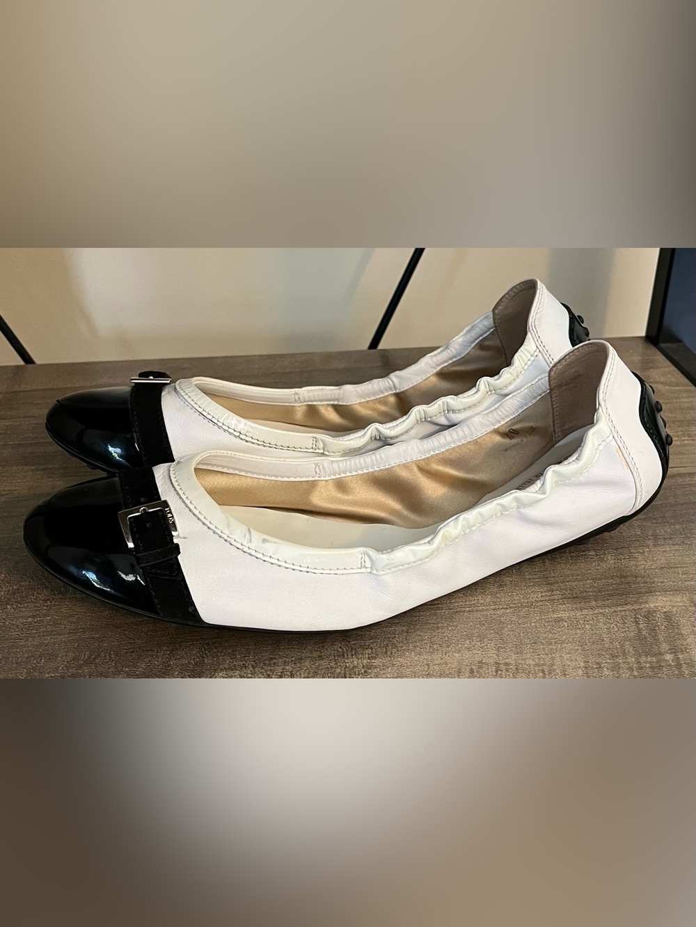 Tod's Two Tone Leather Buckle Scrunch Ballet Flats Size 40 / 9